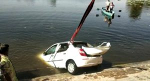 udaipur car theft and drawing in pond
