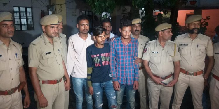 लव ट्राएंगल में मर्डर : तीन आरोपी गिरफ्तार