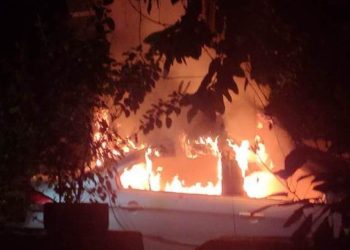 college-boys-creat-nuisance-in-sector-4-and-fired-a-car
