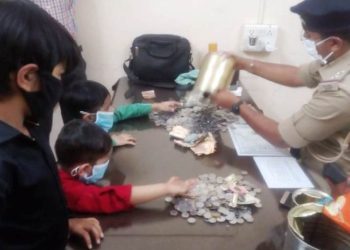 kids donate thier saving for needy persons1