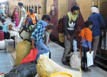 1422 migrants loads train depart udaipur to varanasi