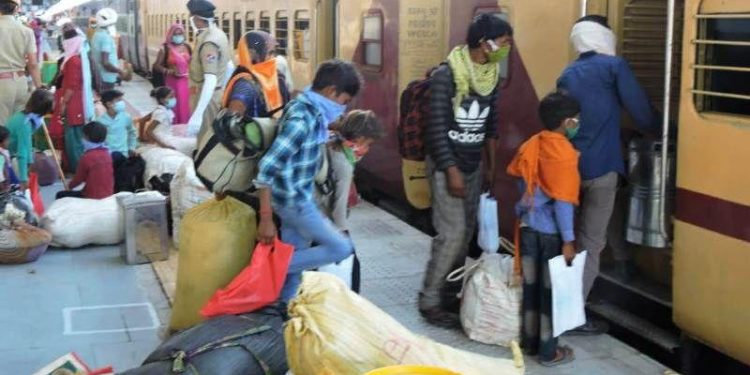 1422 migrants loads train depart udaipur to varanasi