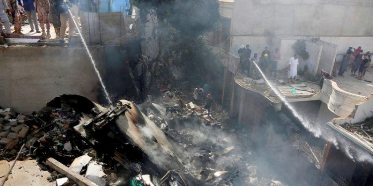 pakistan passenger plane crashed 98 person was in plane
