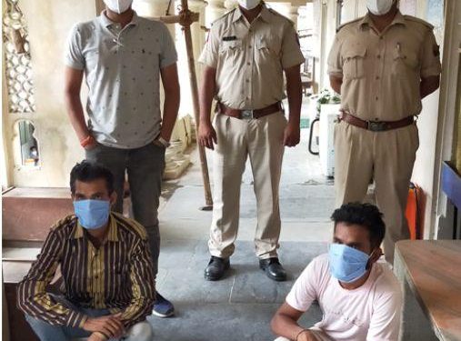 पति ने चंद रूपयों के खातिर पत्नी को दोस्त के हाथों बेचा: दुष्कर्म के आरोप में पति, दोस्त गिरफ्तार