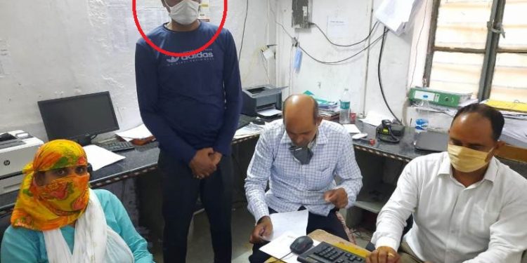 udaipur sayra head constable trapped taking 3500 bribe money by udaipur acb