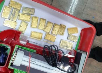 GOLD TASKARI custom police arrest 14 accuse with gold at airport jaipur