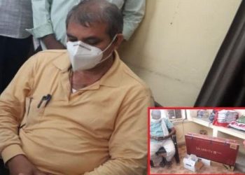 acb caught account officer with 1 lakh 80 thousands rupees near jaswantpura toll plaza