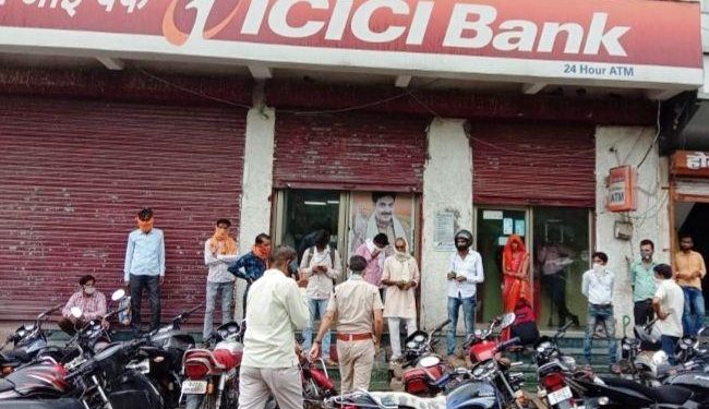 theft in icici bank cash counter