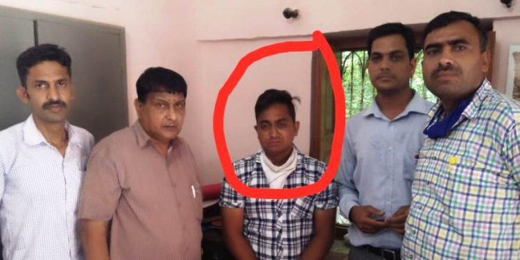 udaipur acb arrest nimbahera patwari taking 8000 bribe money