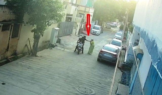 chain snaching with old lady in udaipur