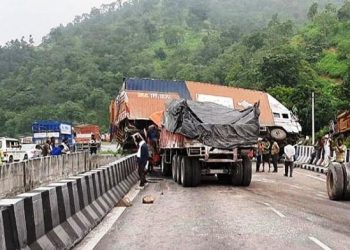 trucks accident at gogunda pindwada highway