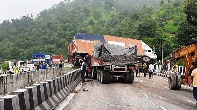trucks accident at gogunda pindwada highway