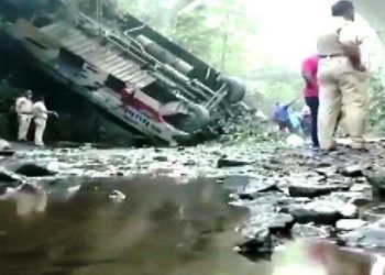 5 died in bus accident in nandurbar maharashtra