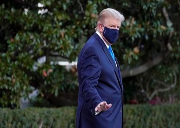 covid 19 positive america president trump go out side from hospital and met his fans and well wishers