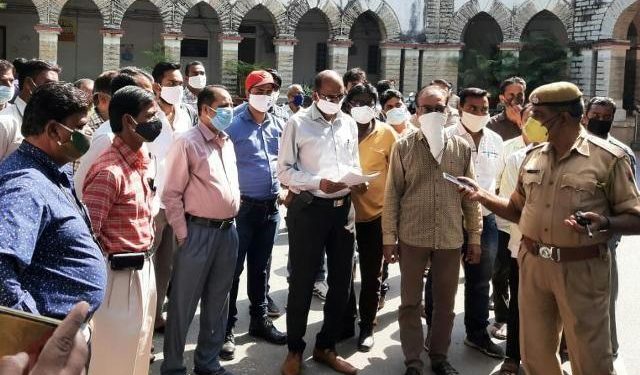 udaipur nagar nigam employee give application to adm