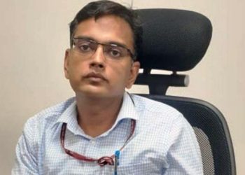uidai assistant director trapped taking rs1 lakh bribe money by acb kota