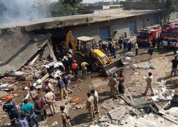 9 died in fire of garment factory ahmedabad