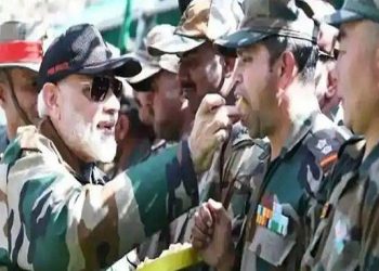 pm modi reached jaisalmer or celebrate diwali with soldiers