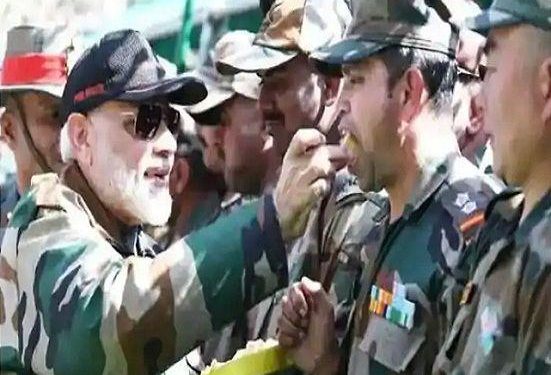 pm modi reached jaisalmer or celebrate diwali with soldiers