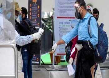 Corona new strain 6 passengers found positive in flight from london to delhi