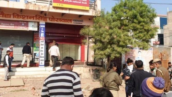 atm theft in alwar criminals theft atm machine full of money
