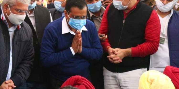 cm arvind kejriwal meets farmers at sindhu border and said we are stand with farmers agitation