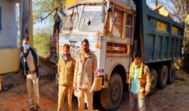 udaipur forest smugglers tried to kill forest guard in forest area