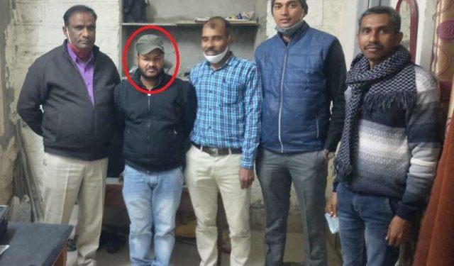 acb arrests computer operator of labour department taking 22000rs bribe money