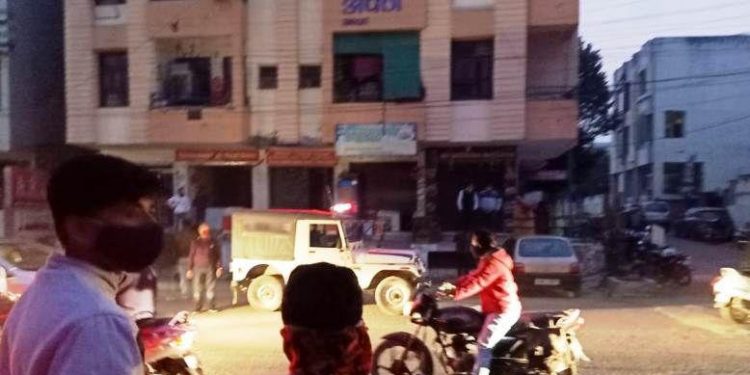 girl suicide jumped from top floor of apartment in savina udaipur
