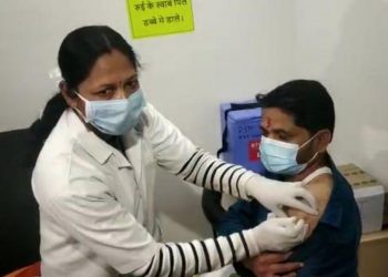 udaipur cmho dinesh kharadi get first corona vaccine in udaipur corona vaccination campaign starts
