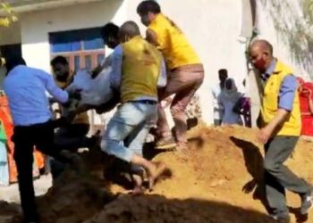 sewer-chamber-accident-labor-died while digging sewer chamber in mansarovar jaipur