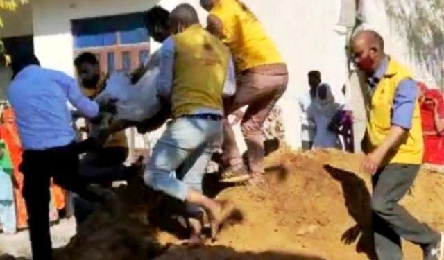 sewer-chamber-accident-labor-died while digging sewer chamber in mansarovar jaipur