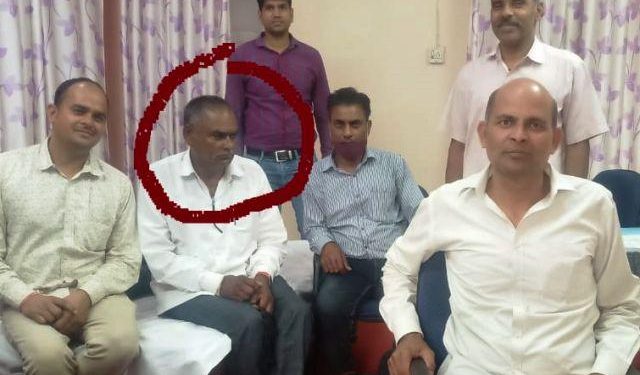 udaipur acb arrest ward panch taking bribe on behalf of police station officer in salumber