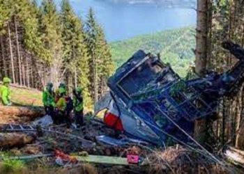italy news 12 dies in cable car accident