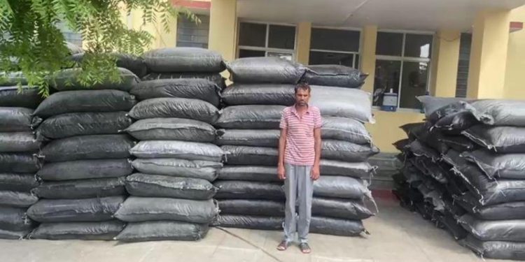 cid cb seized 4000 kg doda chura at mangalwad toll chittorgarh