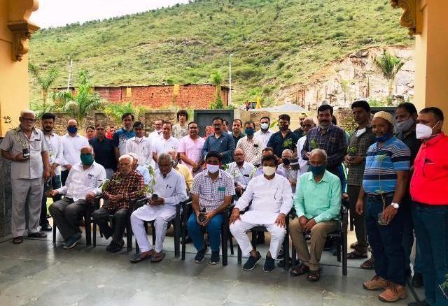 floral tribute to prof vijay shrimali on his third death anniversary - 1