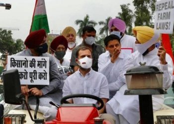 today rahul gandhi reached parliament by tractor to support farmers