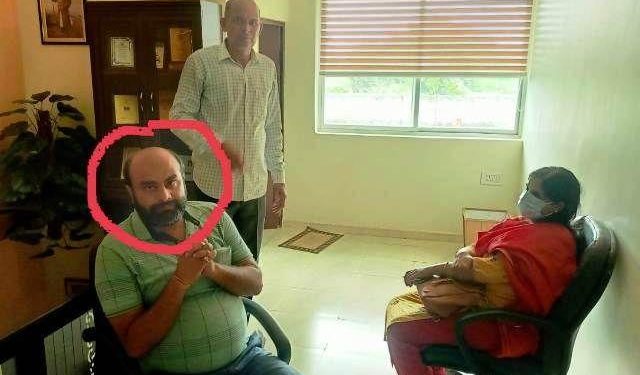udaipur acb arrests maharani bed college office addministrator for taking bribe