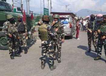 five injured in grenade attack srinagar