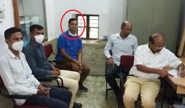 udaipur acb arrests assistant accounts officer for taking bribe in collectorate