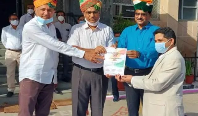 udaipur cmho dr dinesh kharadi honoured on state level