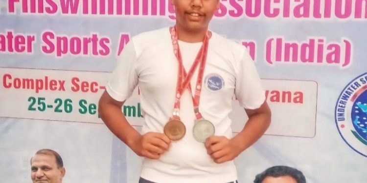 फिन स्विमिंग राष्ट्रीय तैराकी प्रतियोगिता :  दक्ष अग्रवाल ने जीता एक स्वर्ण और एक रजत पदक