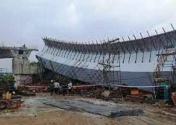 mumbai under construction flyover collapses 14 injured
