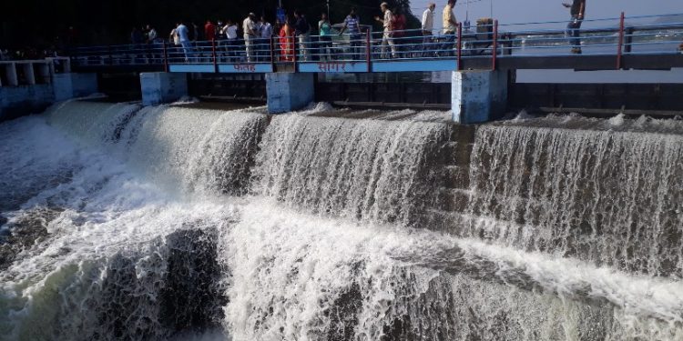 फतेहसागर का झरना चला: साल भर का इंतजार खत्म