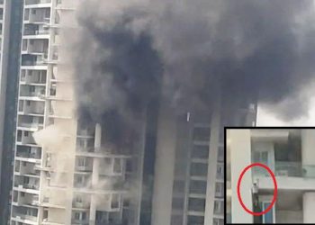 massive fire in residential tower in mumbai one man died