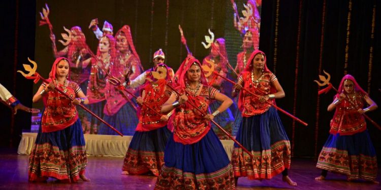 छुट्टी के दिन जमा शिल्पग्राम मेला, हर तरफ दिखा लोगों का रैला