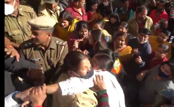 कटारिया समर्थकों का प्रदर्शन, पुलिस के साथ धक्का-मुक्की