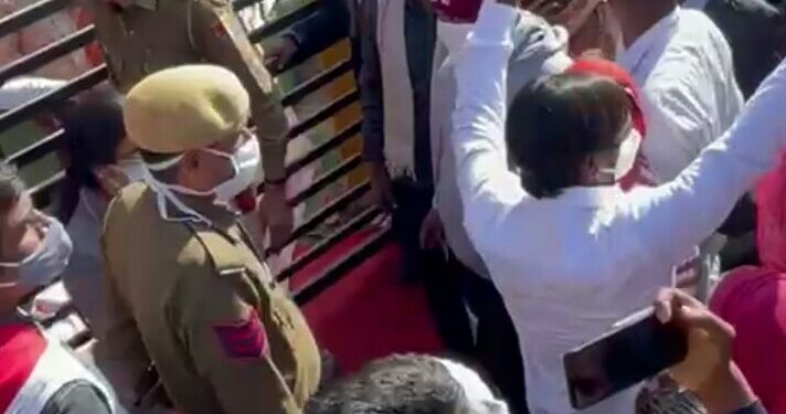 प्रशासन गांवों के संग : पट्टेंं नहीं मिलने पर ग्रामीणोंं का हंगामा