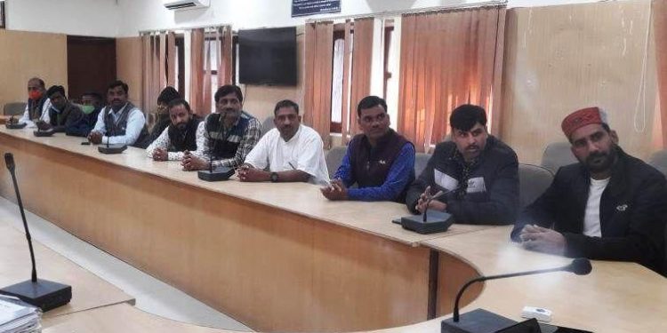 prasashan gaon ke sang perapheri panchayat patte issue