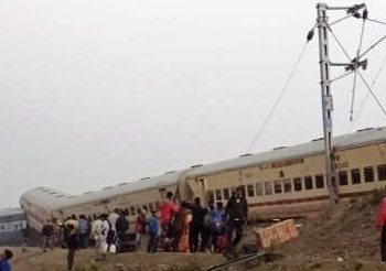 पटरी से उतरे गुवाहाटी-बीकानेर एक्सप्रेस ट्रैन के डिब्बे, 5 की मौत